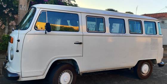VOLKSWAGEN KOMBI 1.6 STD 8V GASOLINA 3P MANUAL